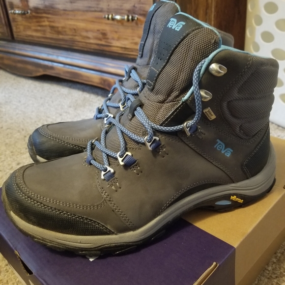 Teva hiking boots size 9 - Picture 5 of 6